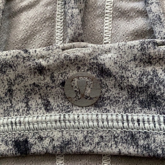 Lululemon sports bra - Picture 3 of 4